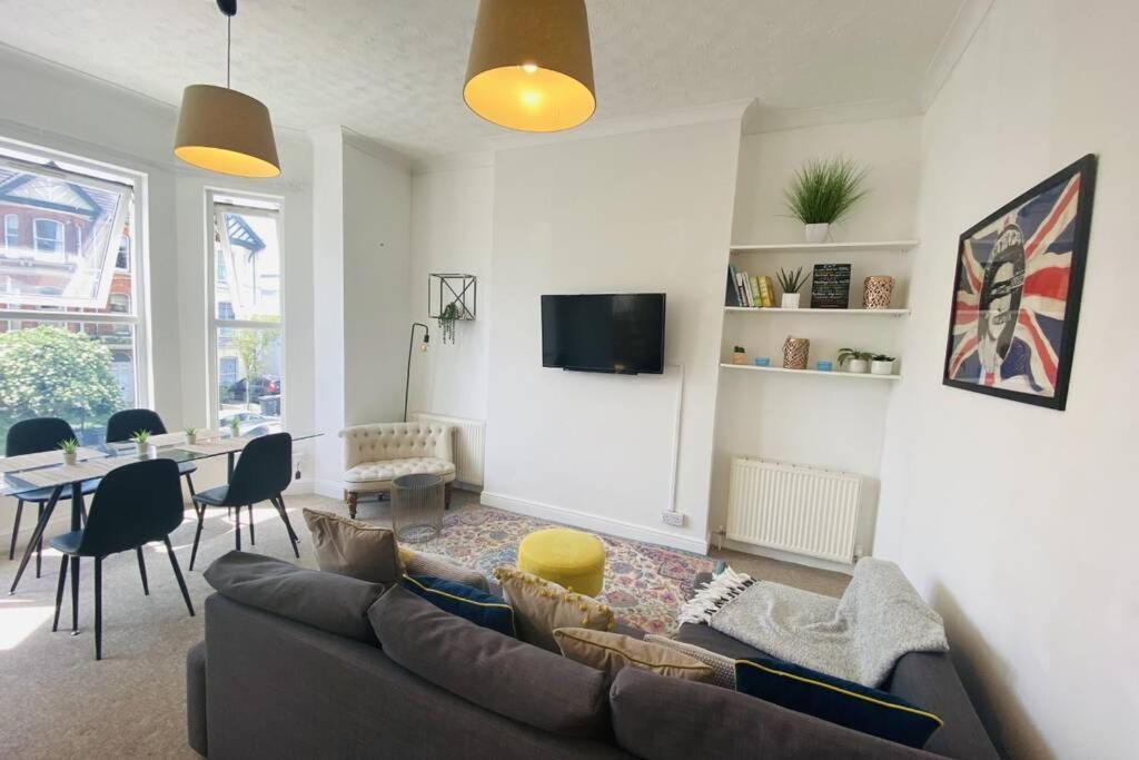 Unique Sea View Apartment Hastings Extérieur photo