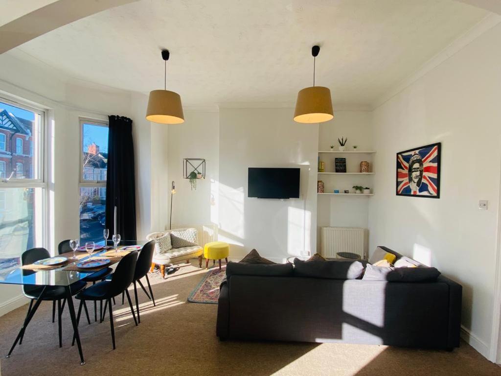 Unique Sea View Apartment Hastings Extérieur photo